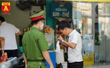 Công an Hà Nội tuần tra, lập biên bản xử phạt người không đeo khẩu trang